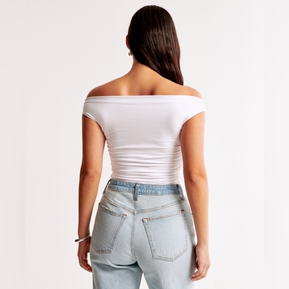 NWT Off-the-Shoulder Ruched Top - Picture 4 of 6
